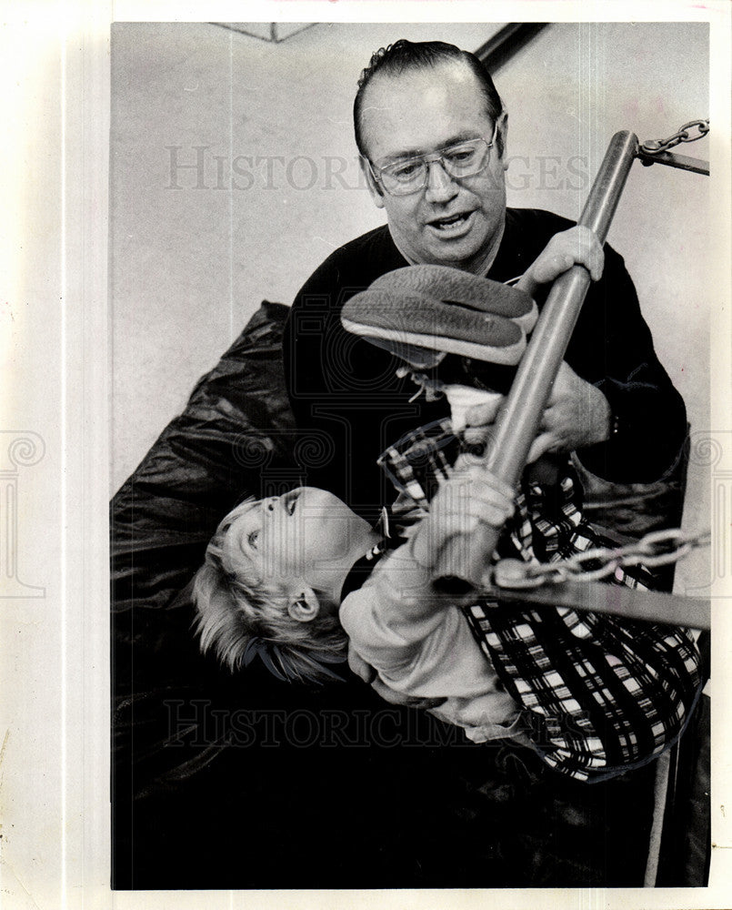 1974 Press Photo Harold Rice Instructor - Historic Images