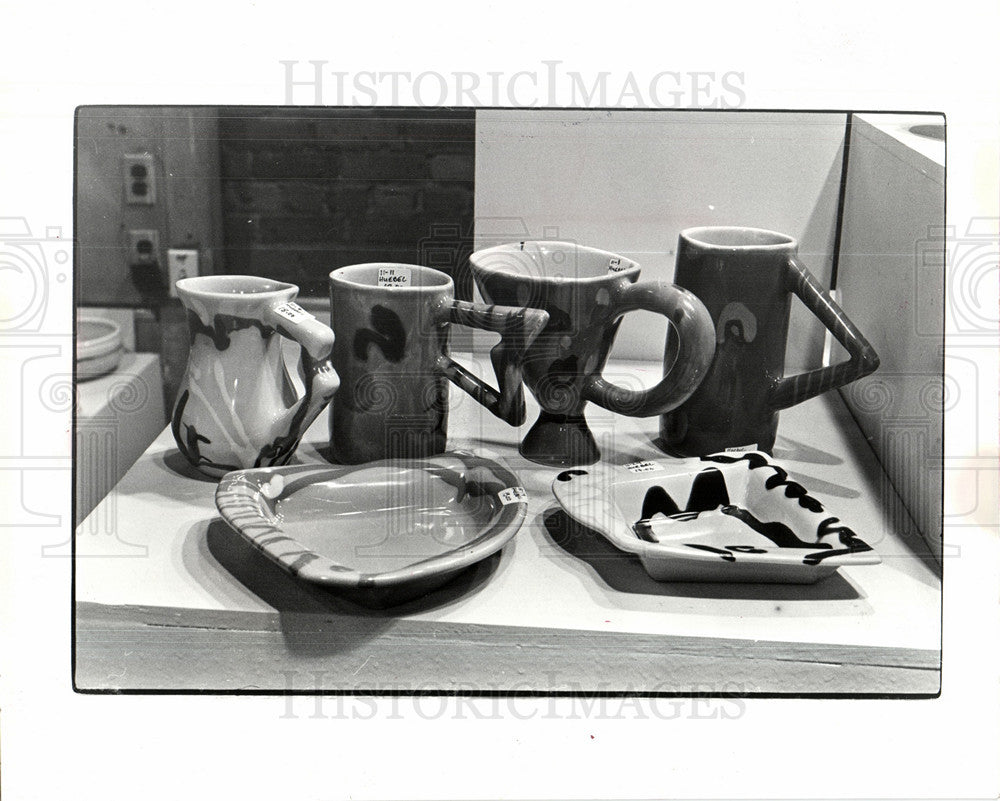 1984 Press Photo Pewabic Pottery Mugs Plates Art Design - Historic Images