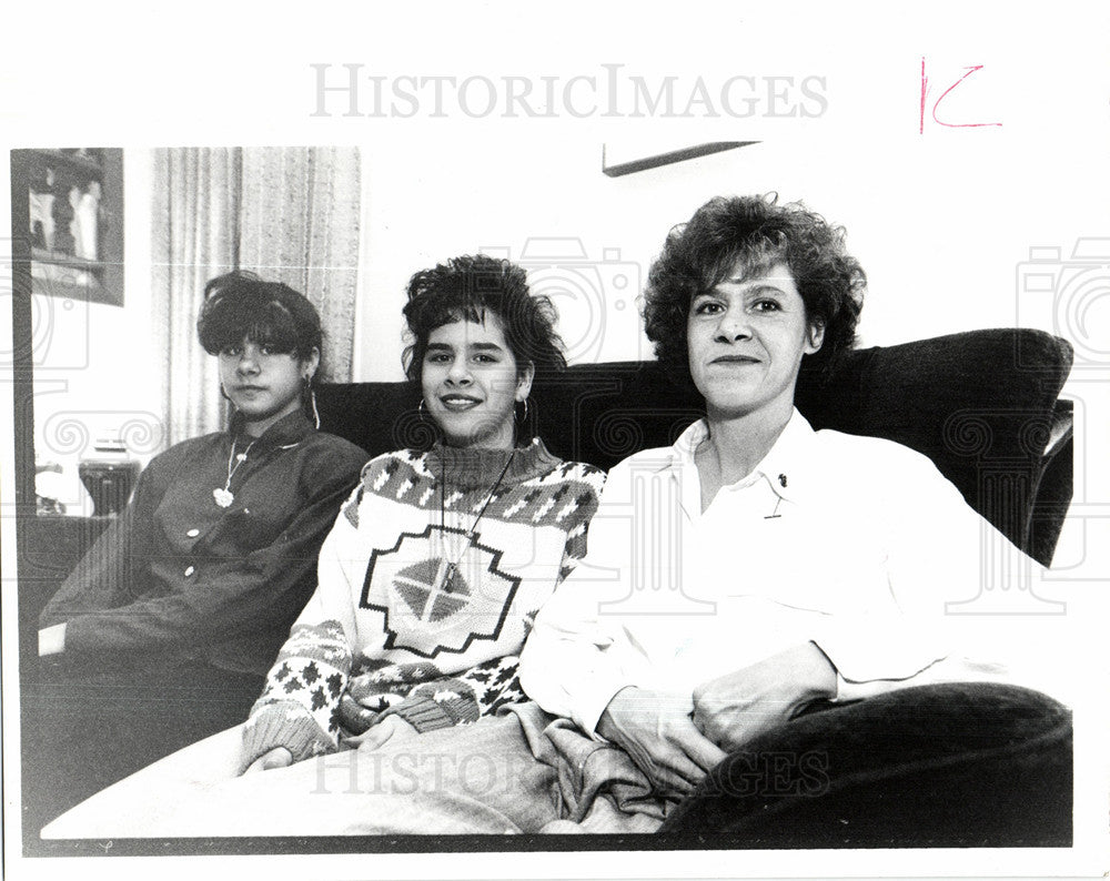 1991 Press Photo Vietnam veteran Ricardo Reyes daughter - Historic Images