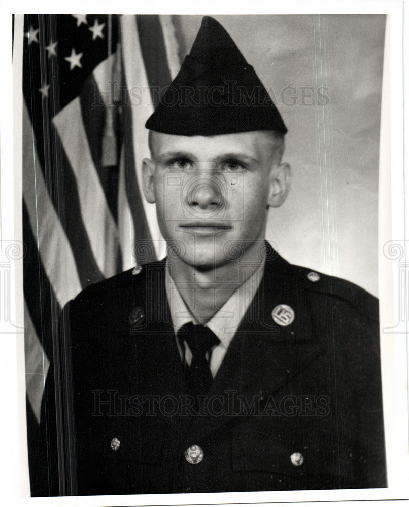 Press Photo US Army Soldier Headshot - Historic Images