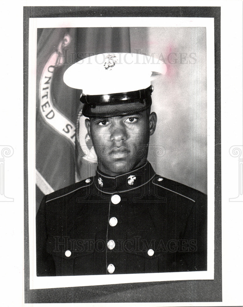 1991 Press Photo Derrick Bates Marines Detroit Michigan - Historic Images