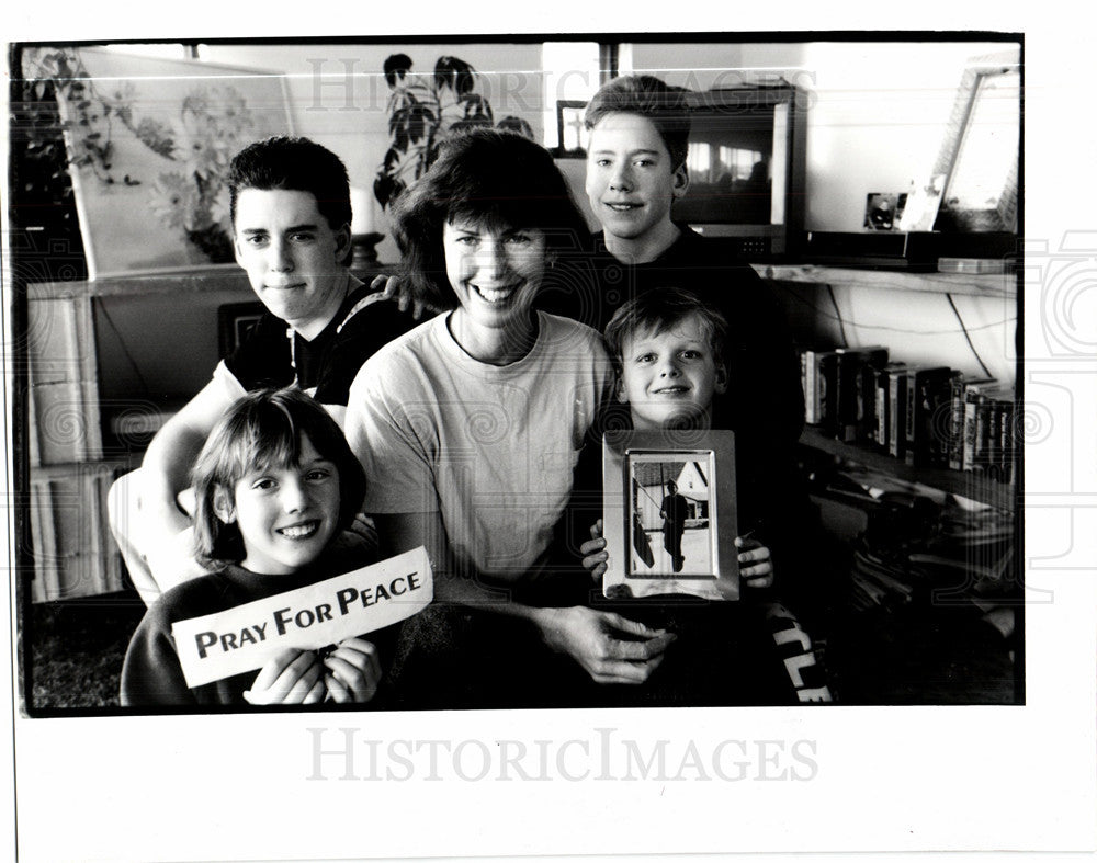 1991 Press Photo persian gulf family Michael McGinnity - Historic Images