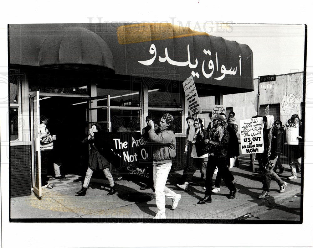 1991 Press Photo Antiwar rally Iraqi grocery 7 Mile Rd - Historic Images