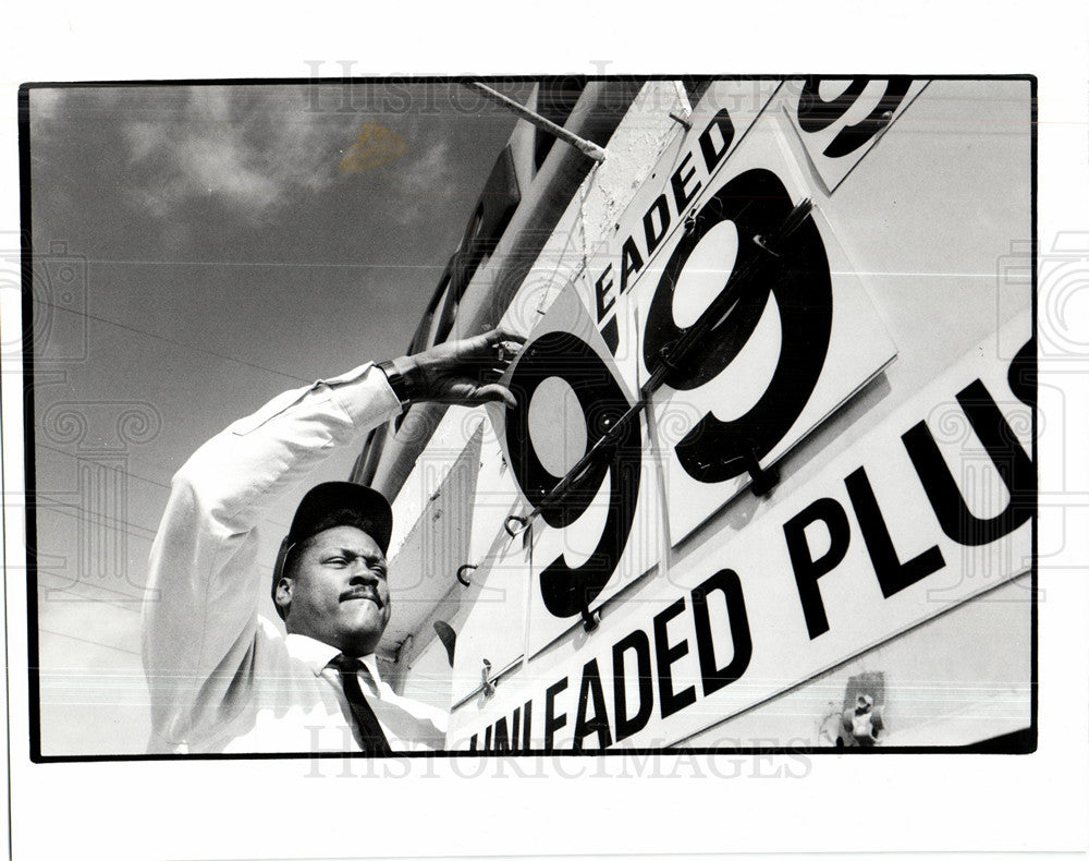 1991 Press Photo David Nelson Gasoline prices Detroit - Historic Images