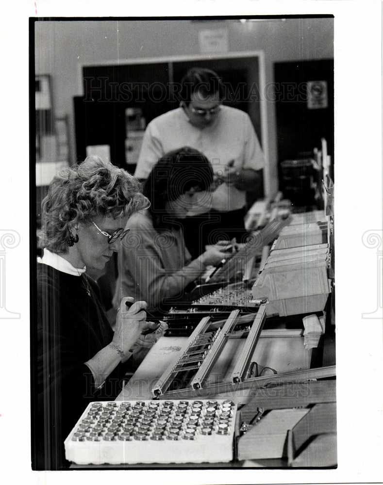 1991 Press Photo Signals &amp; Systems Inc military vehicle - Historic Images