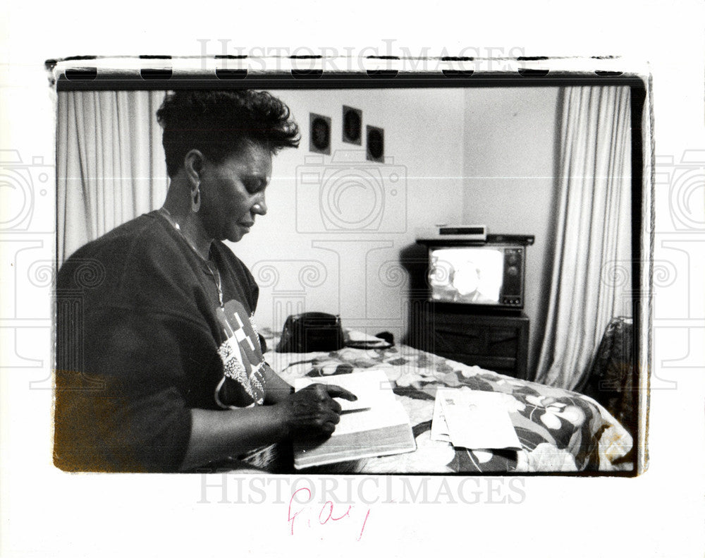 1991 Press Photo Celeste Warren, Romulus, gulf war - Historic Images