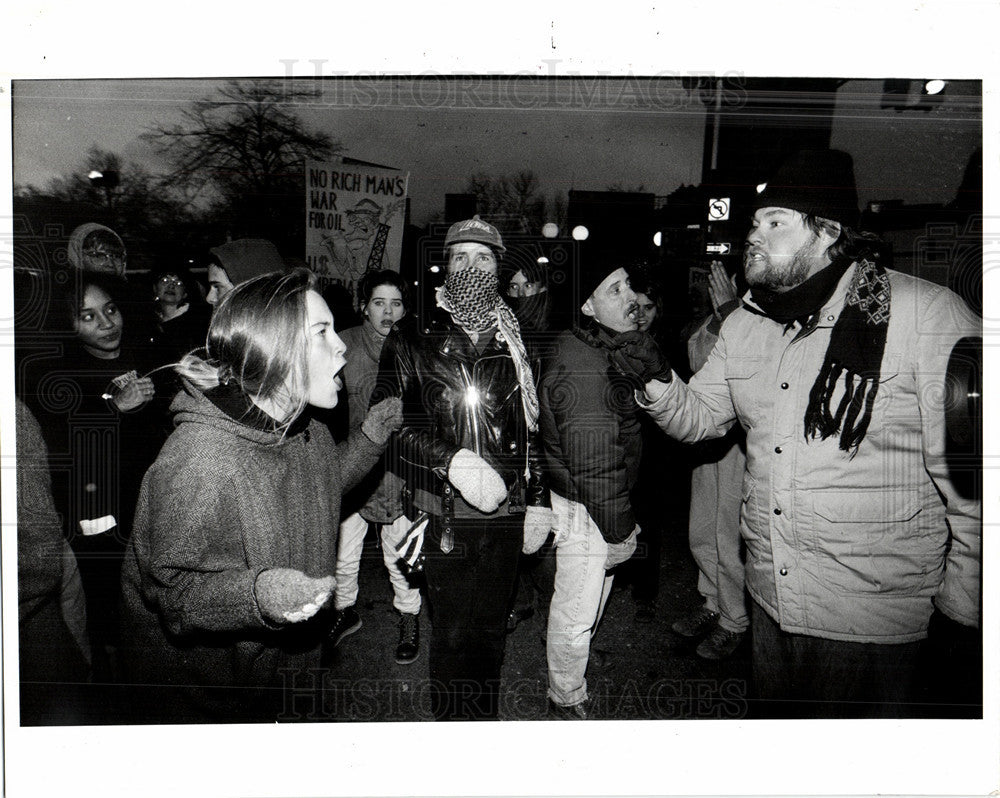 1991 Press Photo McNamara Demonstration - Historic Images