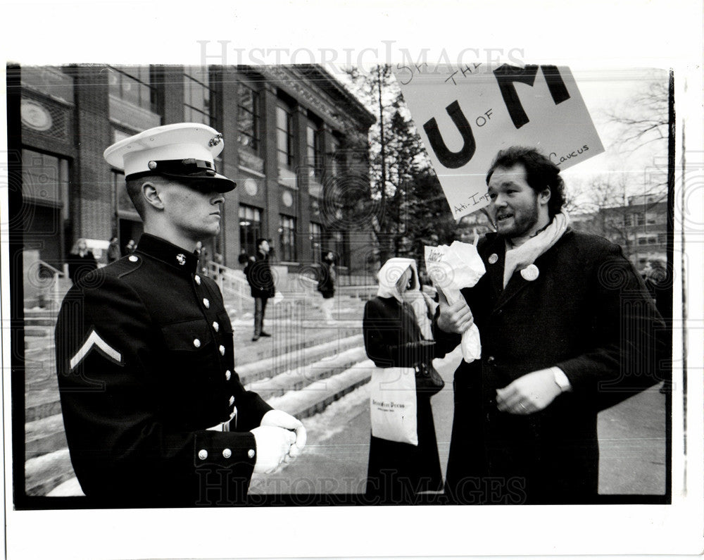 1991 Press Photo Marine Gregory Tenney Shawn Lee - Historic Images