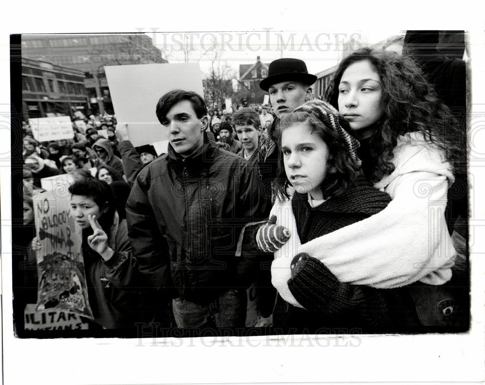 1991 Press Photo Hava Levit Mara Golden Resident Arbor - Historic Images