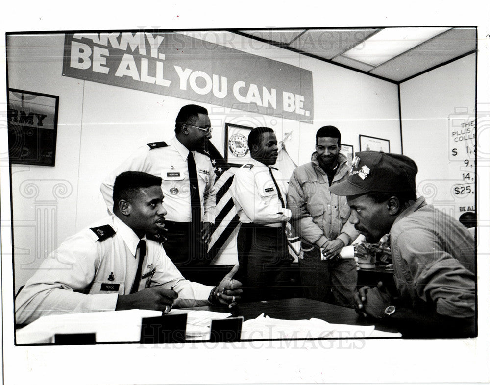 1991 Press Photo Army recruiting Detroit Moore Harris - Historic Images