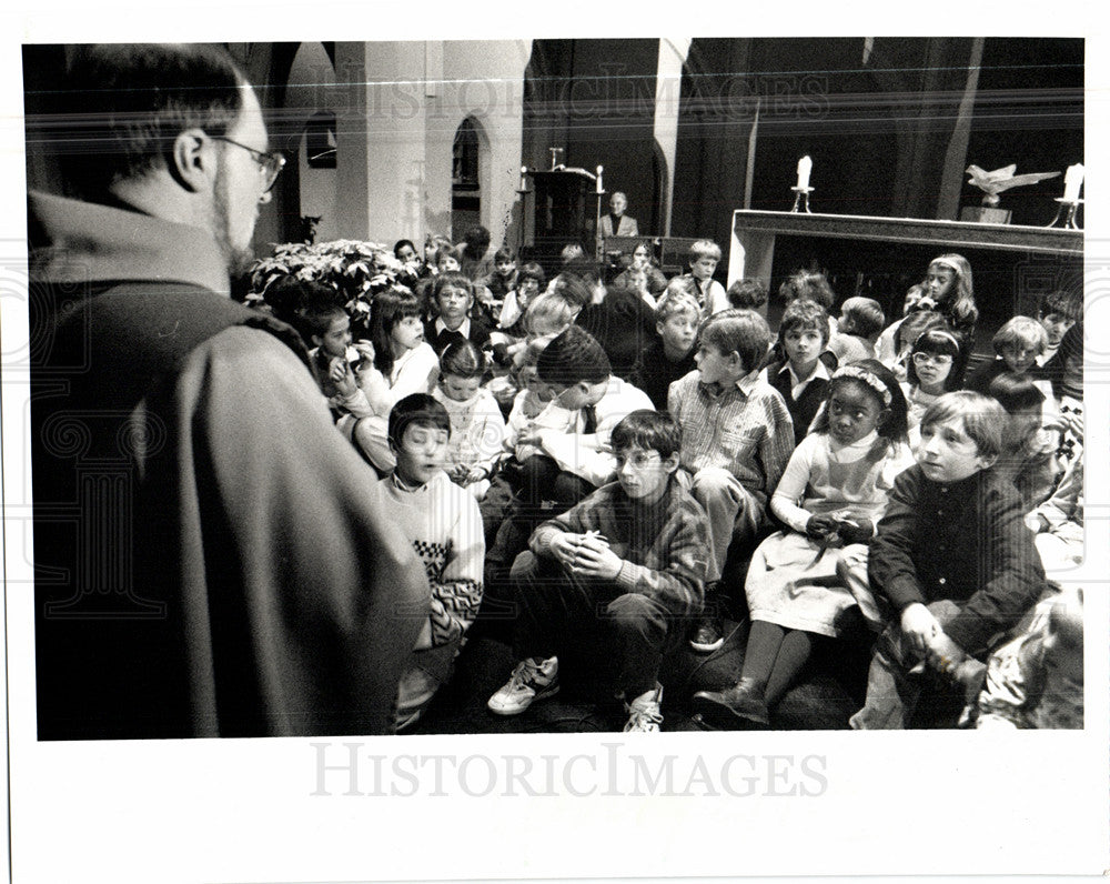 1991 Press Photo Father Tim Pelc St Ambrose Church - Historic Images