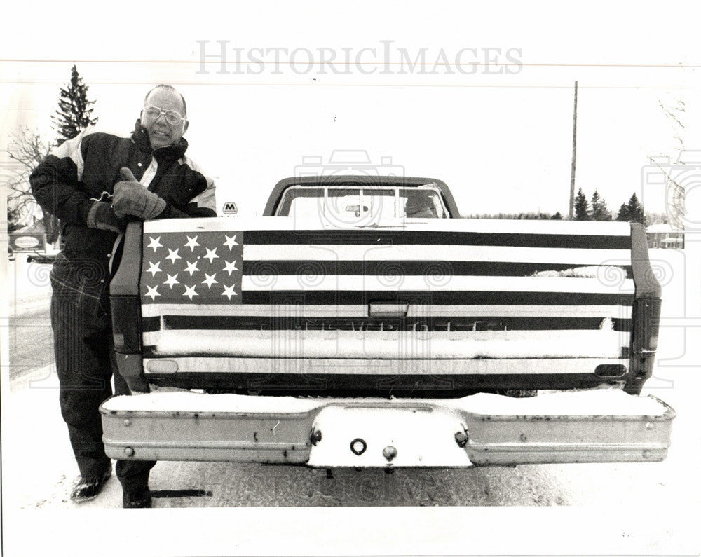 1991 Press Photo Dale Haven flag truck - Historic Images