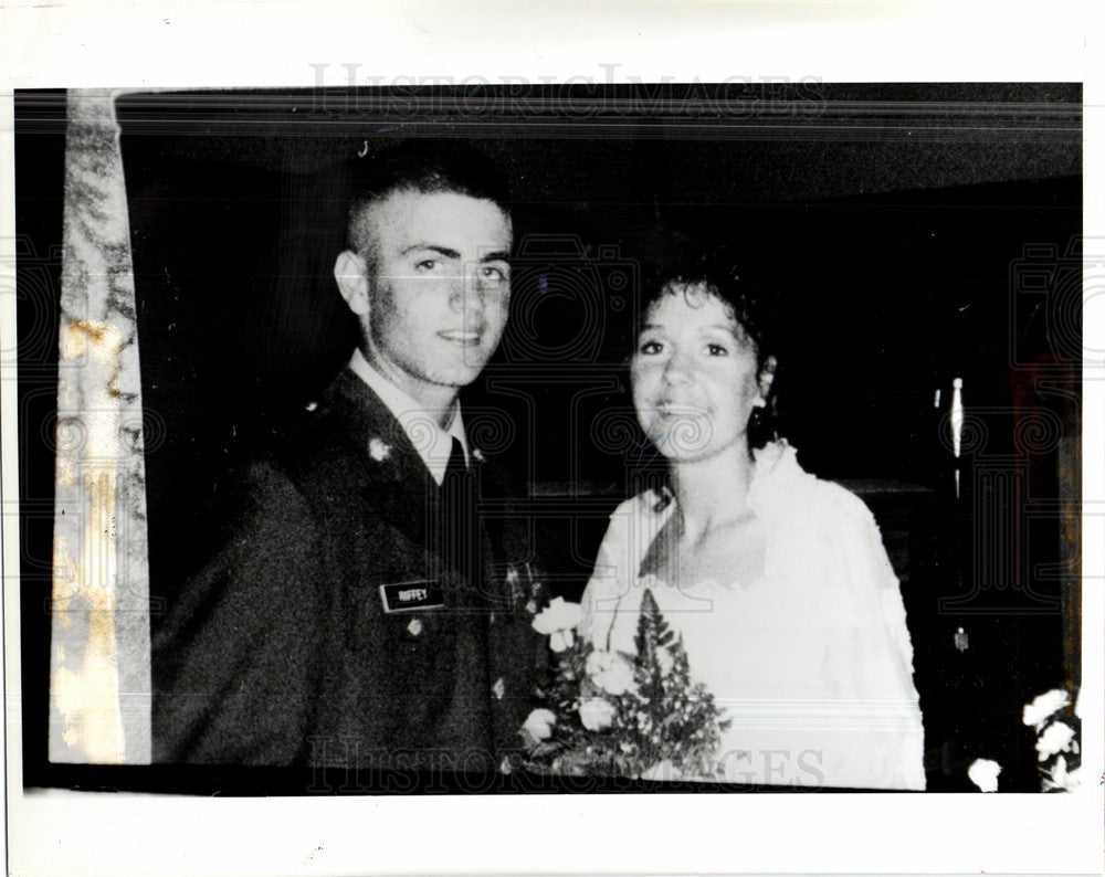 1991 Press Photo Army Soldier Weds Before Deploy - Historic Images