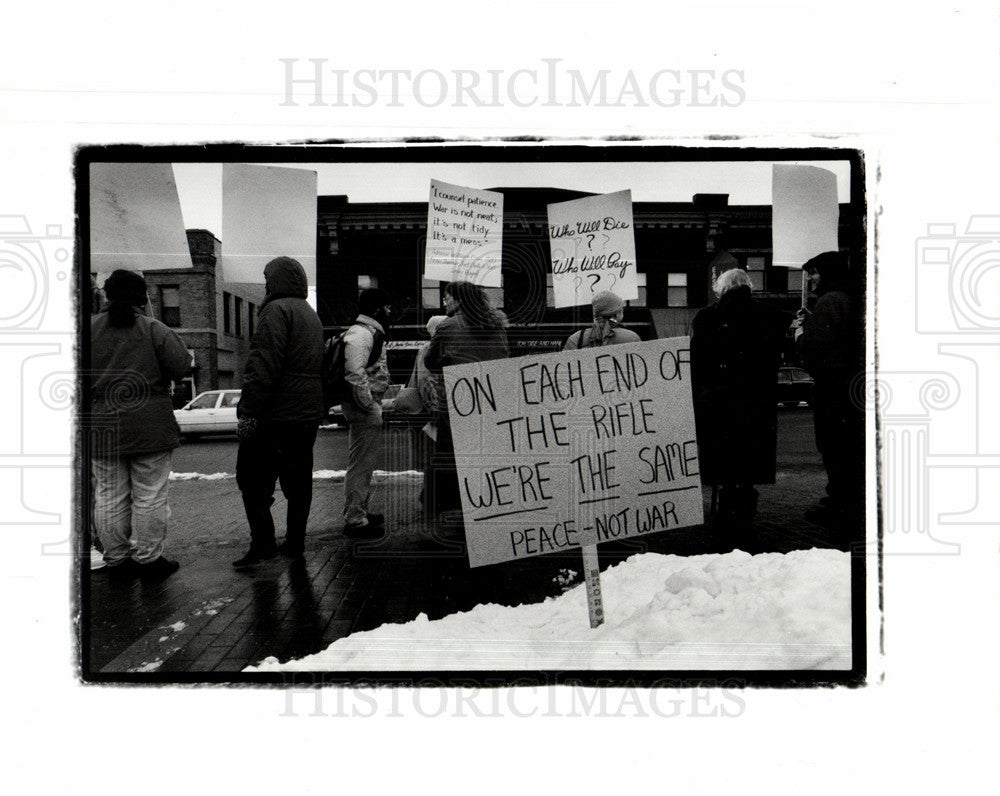 1991 Press Photo Gulf demonstrators ann arbor - Historic Images