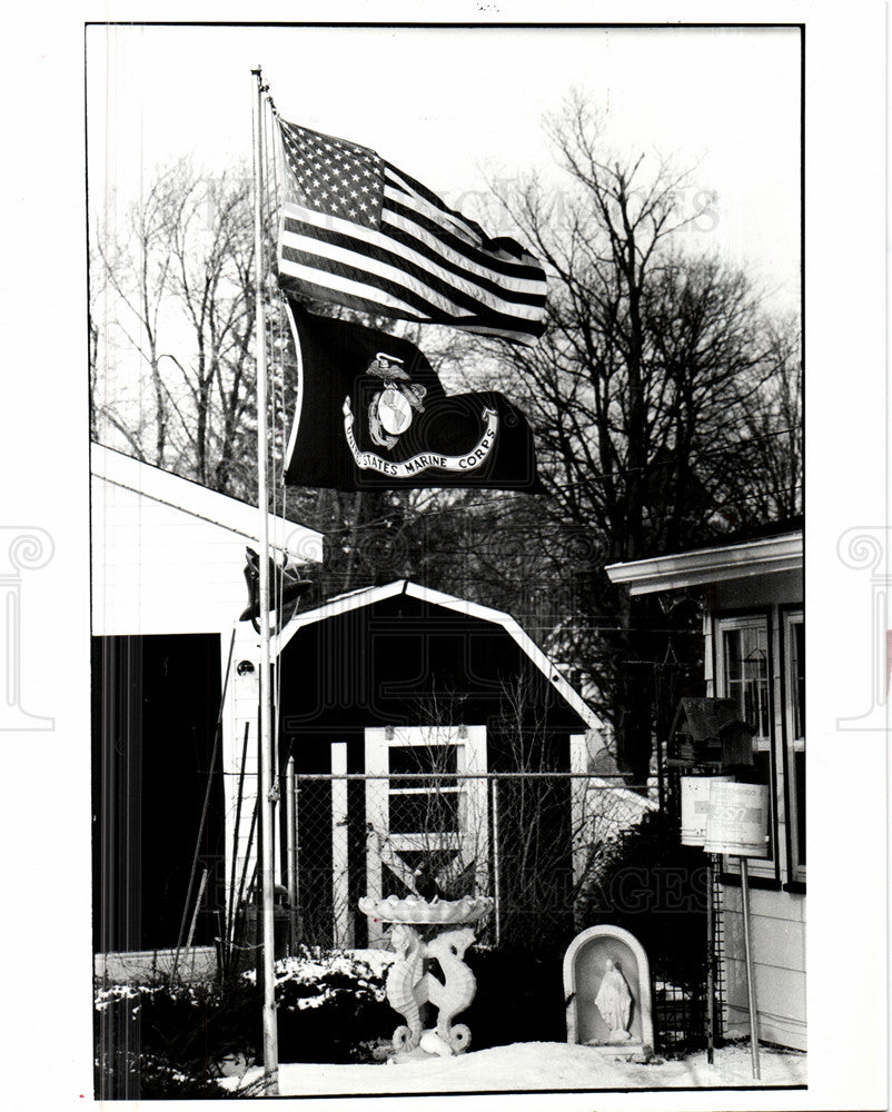 1991 Press Photo Greg Kope Bud U.S. marine Corps flags - Historic Images