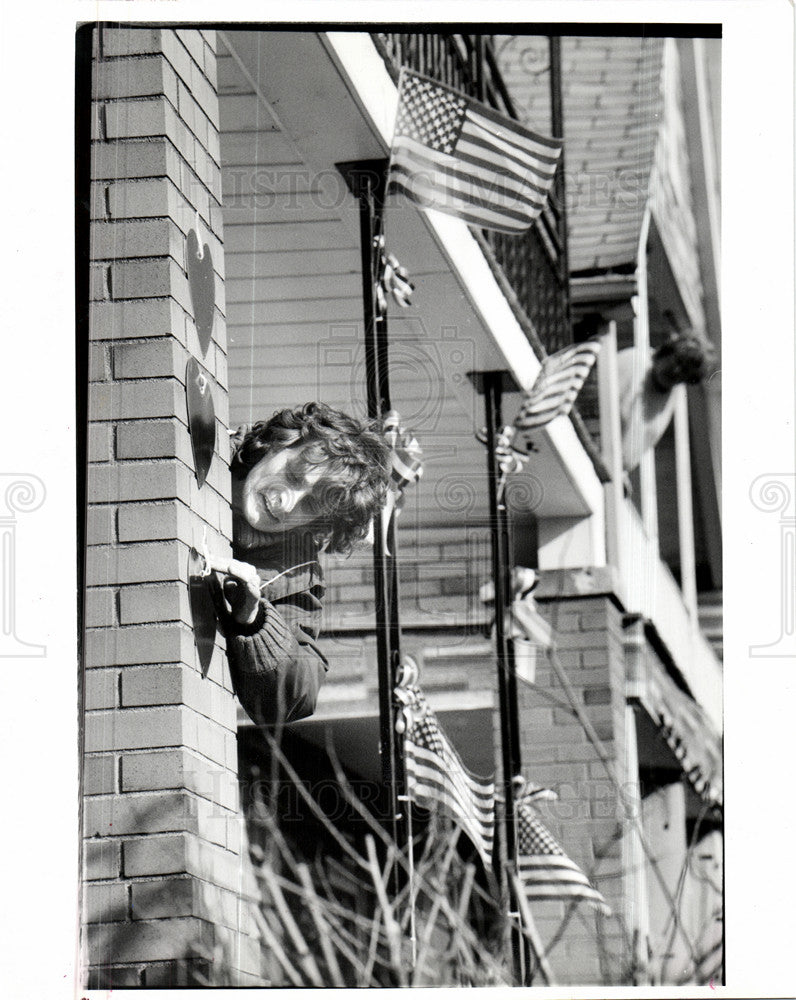 1991 Press Photo Judy Zehel troups flags ballons - Historic Images