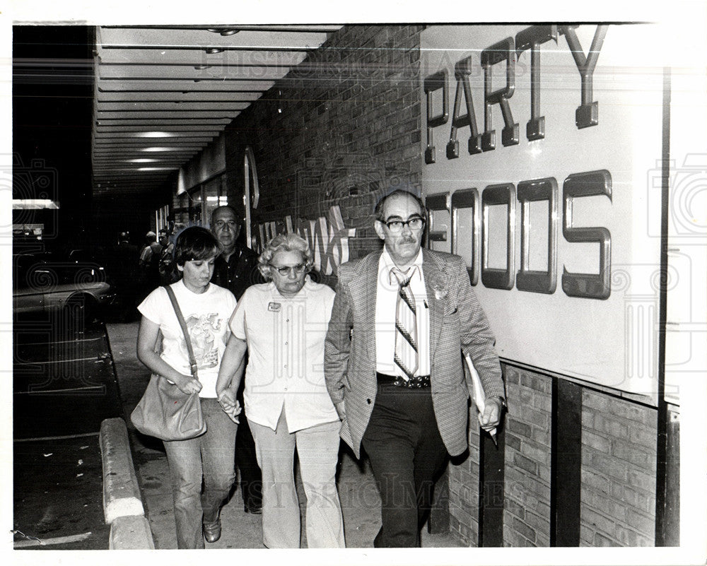 1976 Press Photo Police - Action Shots - Historic Images