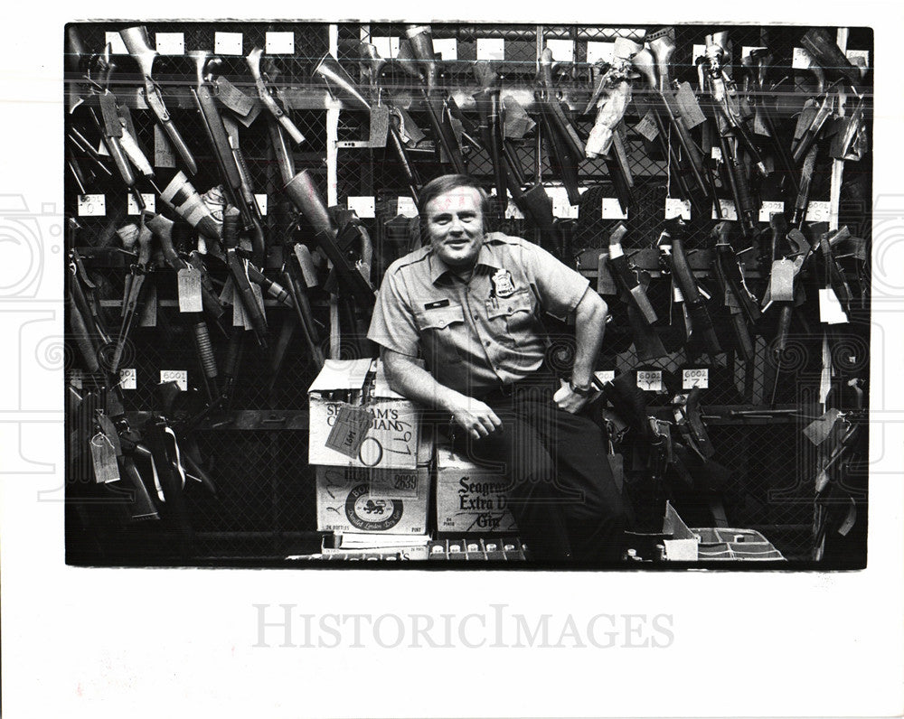 1975 Press Photo Property Room Police Station - Historic Images