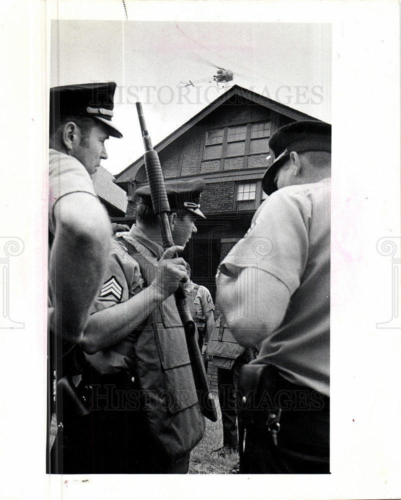 1973 Press Photo Detroit Police Helicopter Gunman House - Historic Images