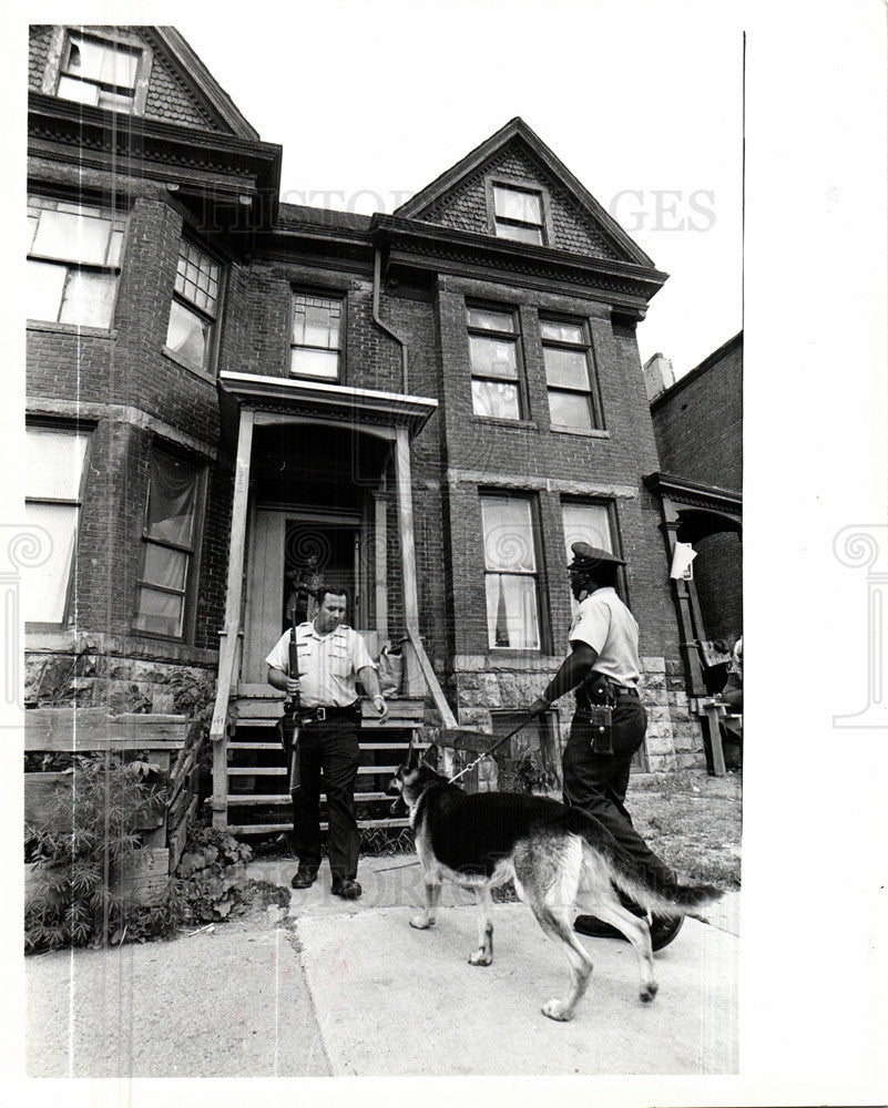 1970 Press Photo Police Action Shots - Historic Images