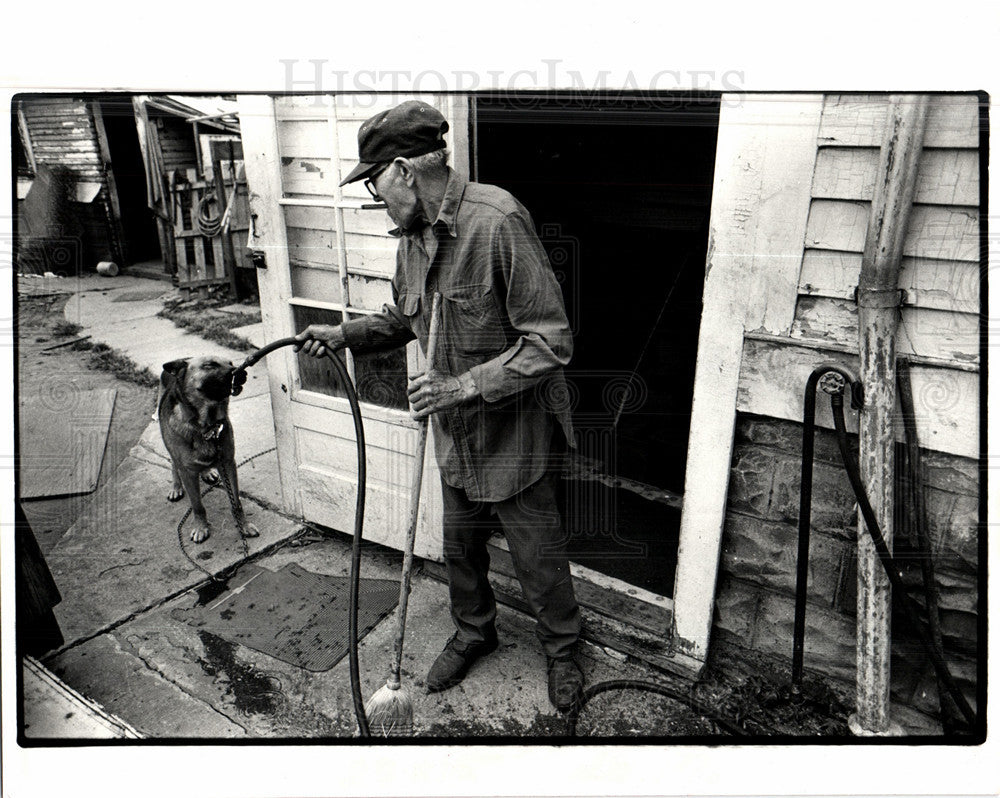 1981 Press Photo Stanley Danieluk best friend - Historic Images