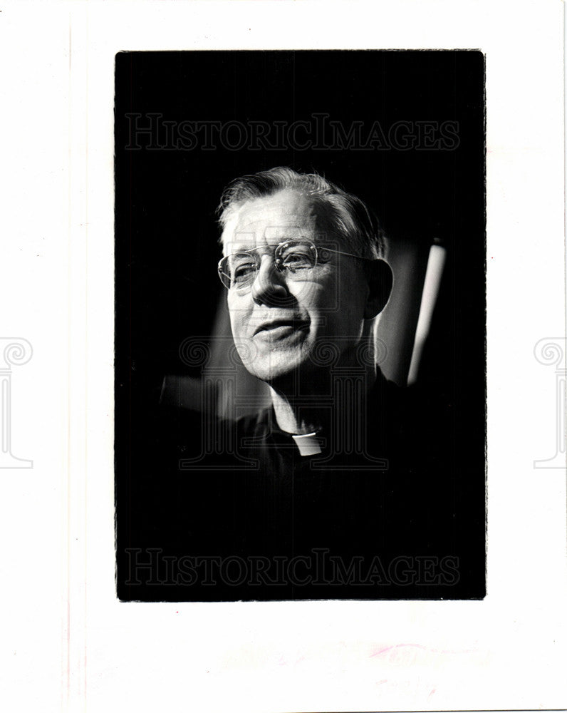 1982 Press Photo Father Joseph Karaciewicz Wyandotte - Historic Images