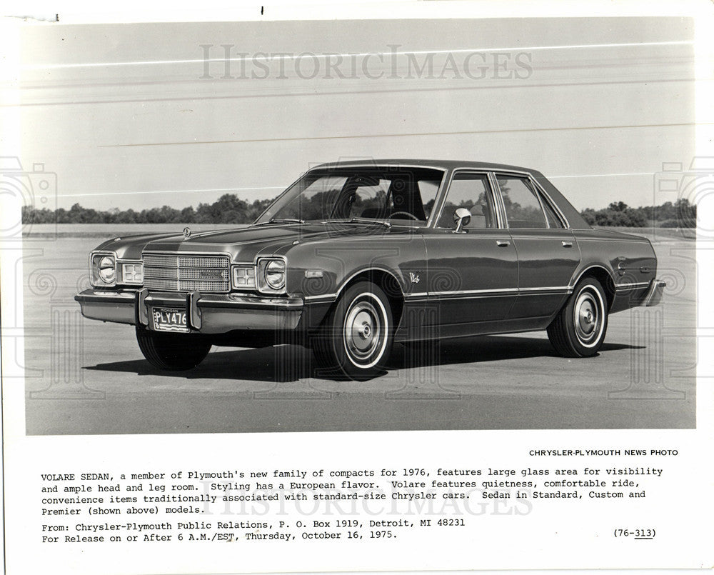 1975 Press Photo Plymouth Volare Sedan visibility glass - Historic Images