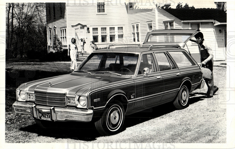 1976 Press Photo 1977 Plymouth Volare - Historic Images