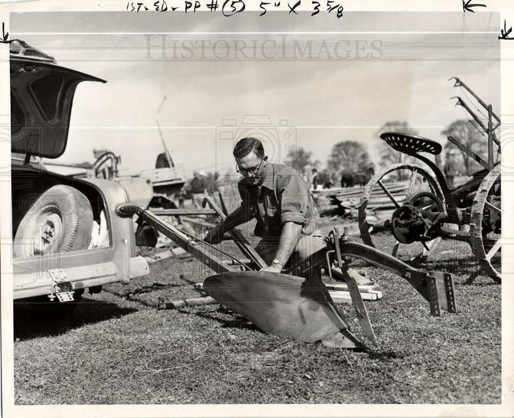 1955 Press Photo Don Feick plowing contest Blytheswood - Historic Images