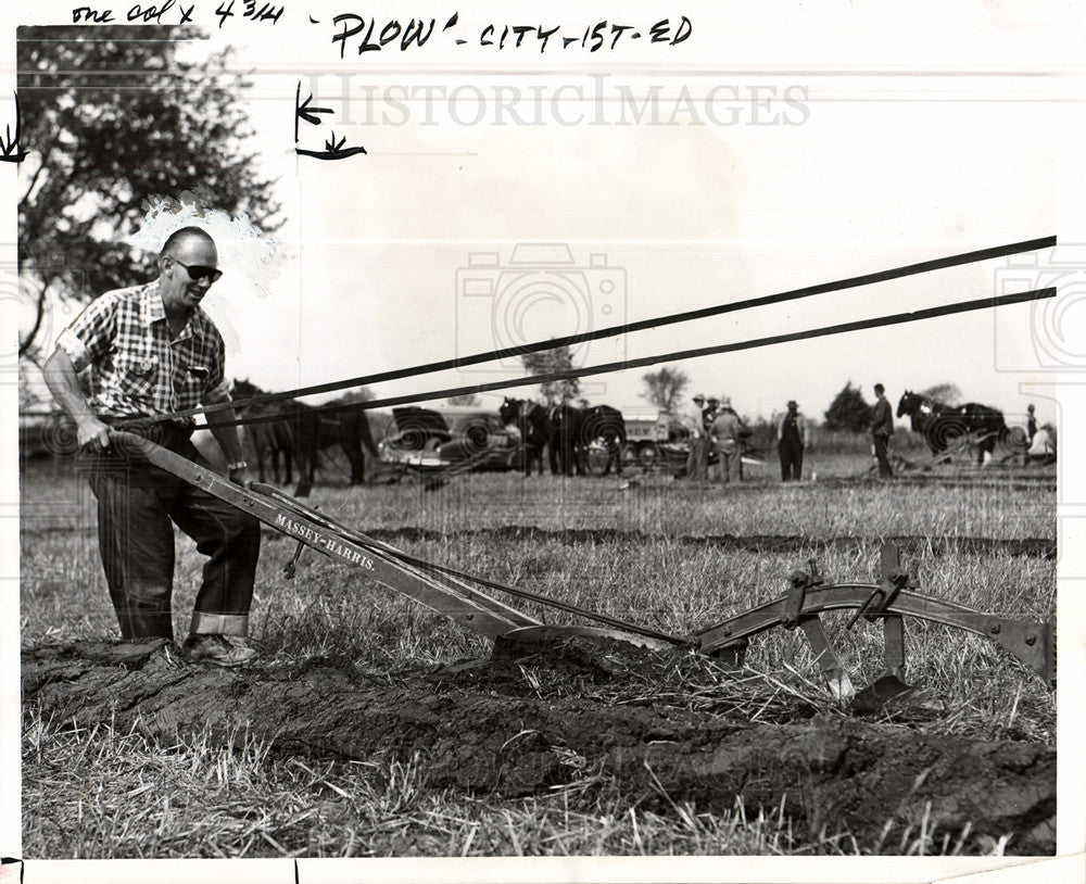 1955 Press Photo plow plowing farming - Historic Images