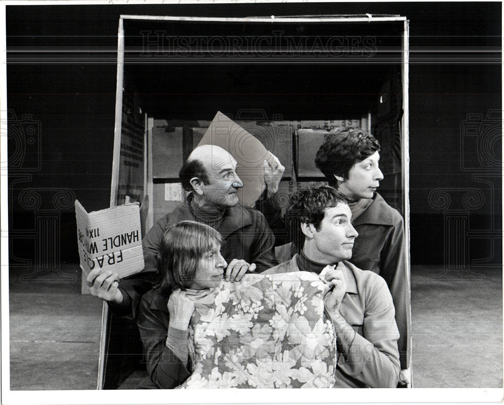 1978 Press Photo Paper Bag Players cardboard box house - Historic Images