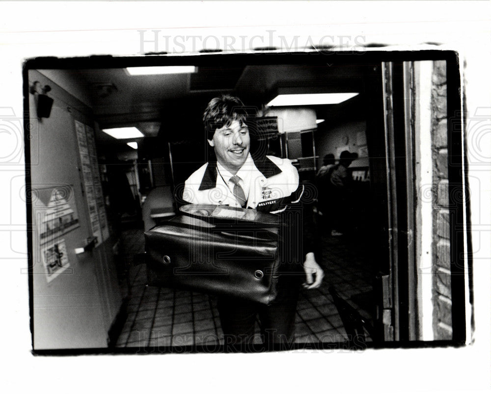 1991 Press Photo Pizza Hut American restaurant chain - Historic Images