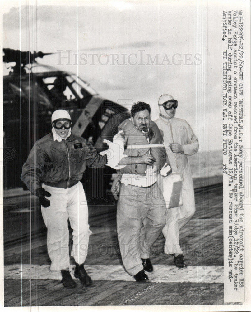 1960 Press Photo Pine Ridge Tanker Valley Forge Rescue - Historic Images