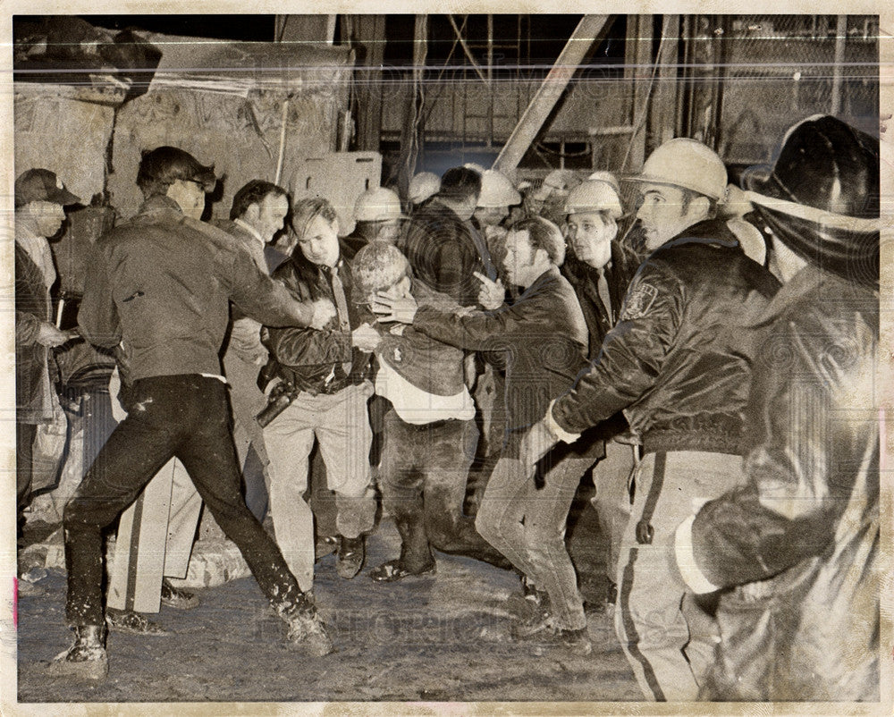 1971 Press Photo Port Huron Tunnel explosion accident - Historic Images