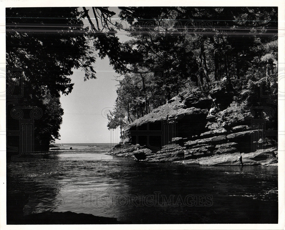 1965 Press Photo Porcupine Mts Presque Isle River Mouth - Historic Images