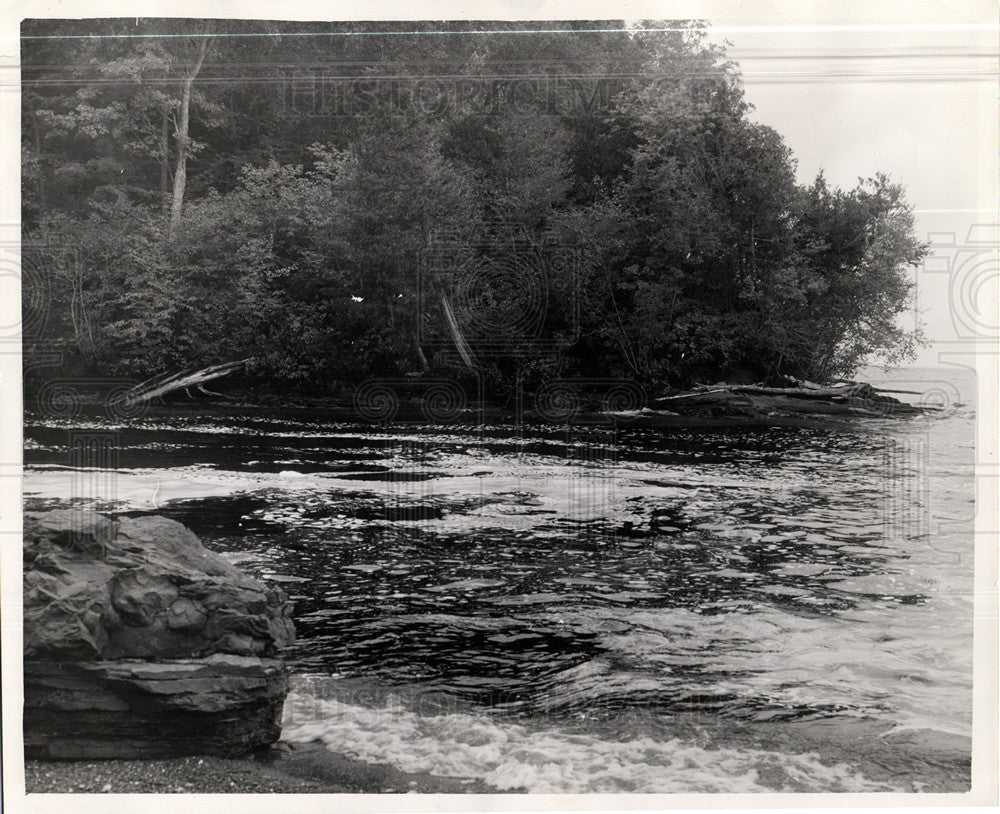 1945 Press Photo Presque River Porcupine Mountain Lake - Historic Images