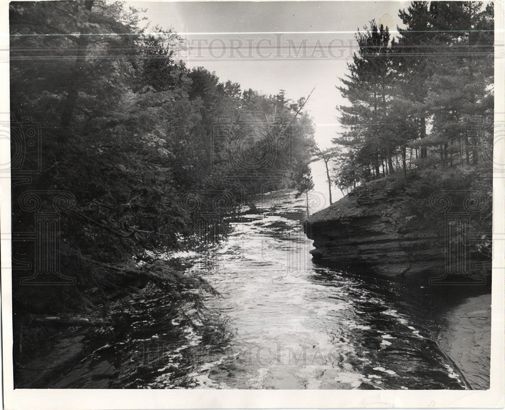 1945 Press Photo Porcupine Mountain Presque Isle river - Historic Images