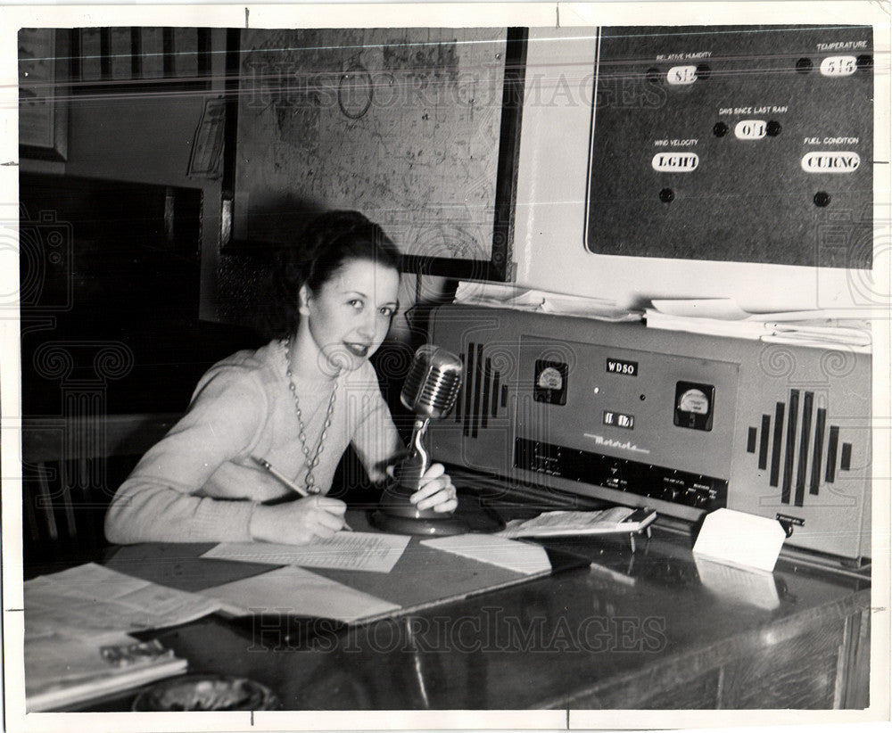 1944 Press Photo Catherine koss Ewen  headquarters - Historic Images