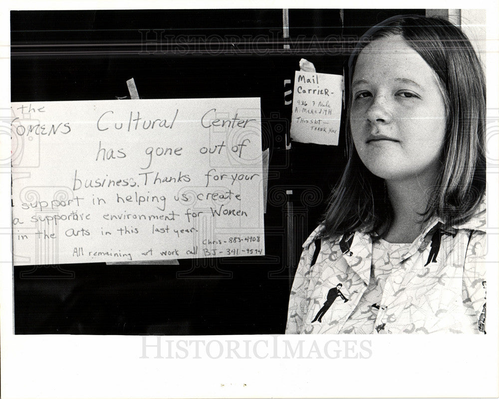 1975 Press Photo Poor Woman Paradise - Historic Images