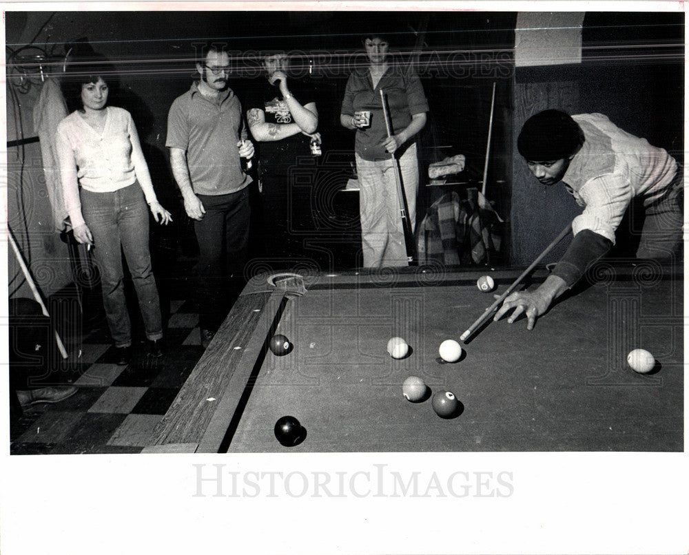 1981 Press Photo Pool billiards sport table cue balls - Historic Images