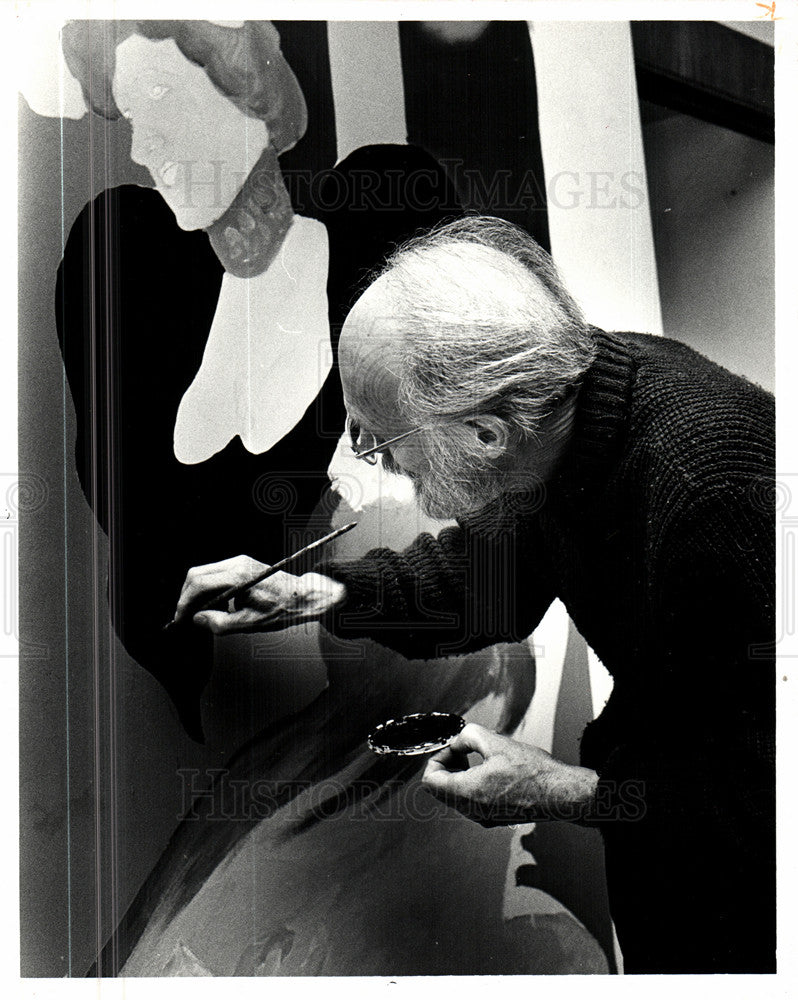 1982 Press Photo Melvin Raber paints Pontaic cancan - Historic Images