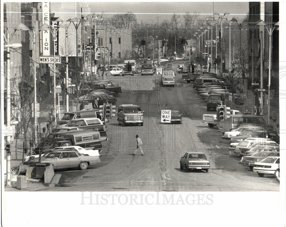 1988 Press Photo Fiero plant economic jab Pontiac - Historic Images