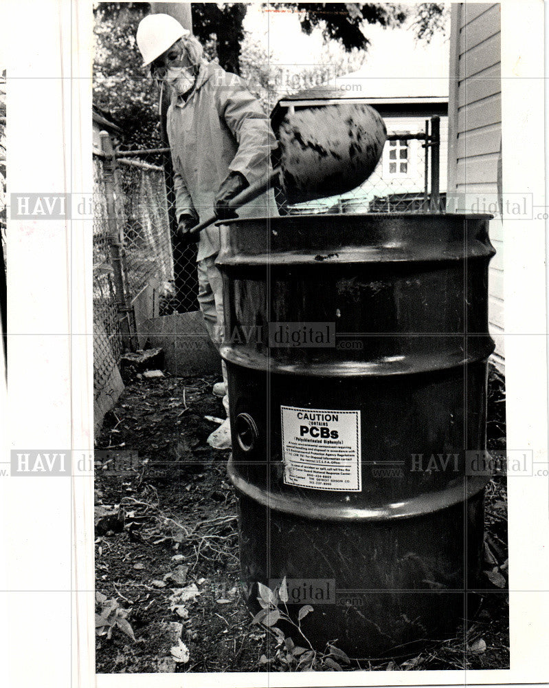 1986 Press Photo PCB-laden oil transformers pollution - Historic Images