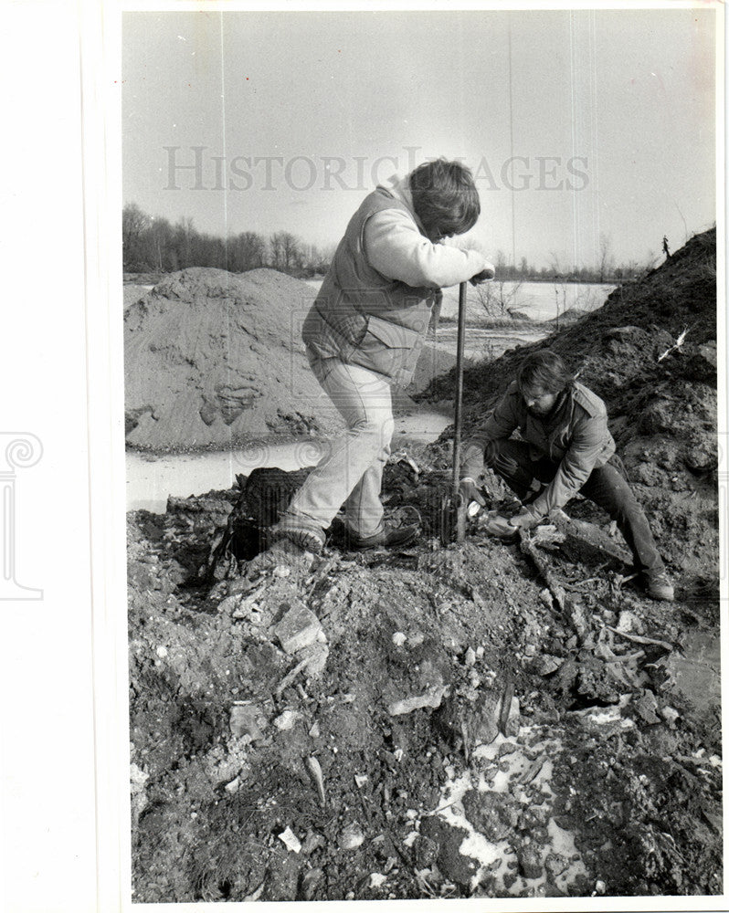 1985 Press Photo Hazardous - Historic Images