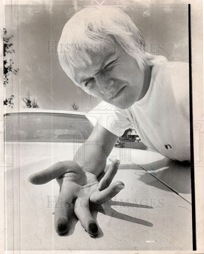 1973 Press Photo Marilyn Kopek New Car - Historic Images