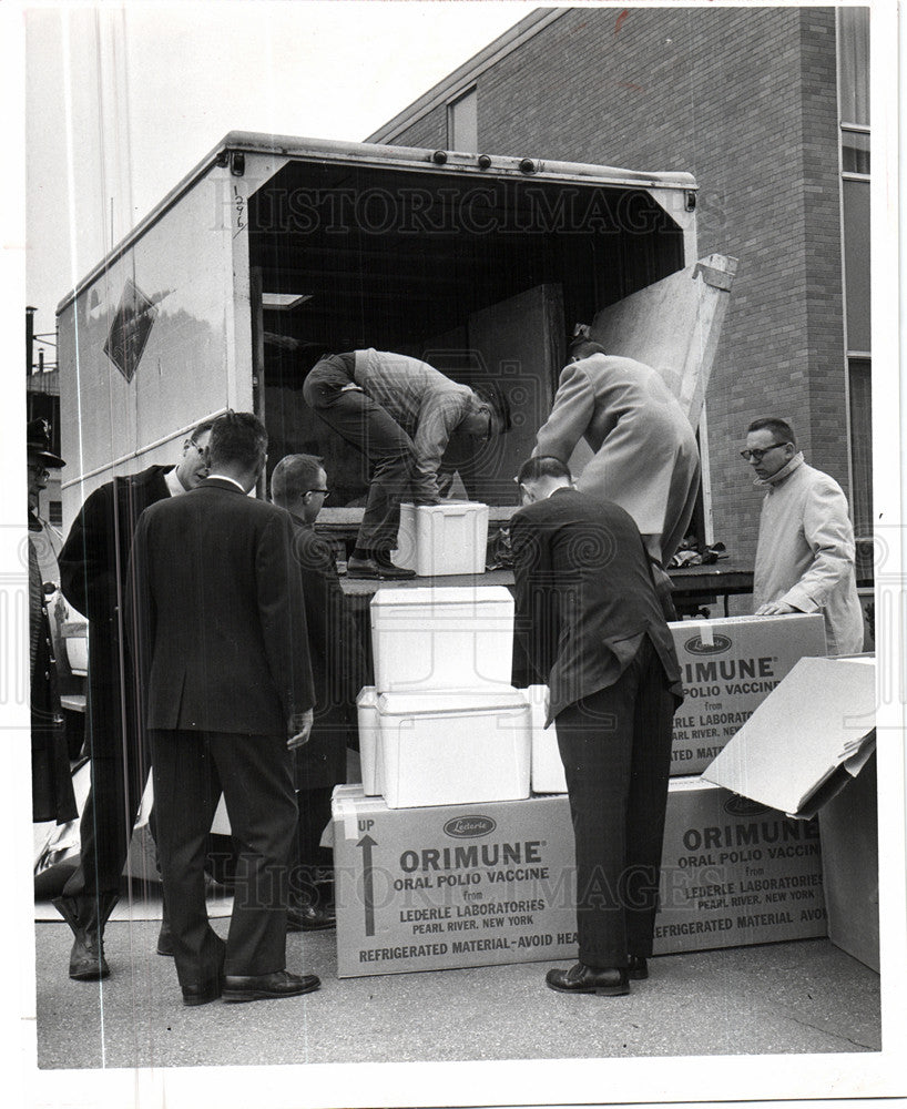 1964 Press Photo Polio Vaccine Medical Wayne Truck Pick - Historic Images