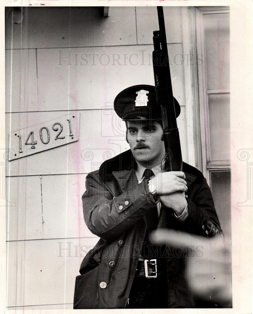 1974 Press Photo pataleo home police officer - Historic Images