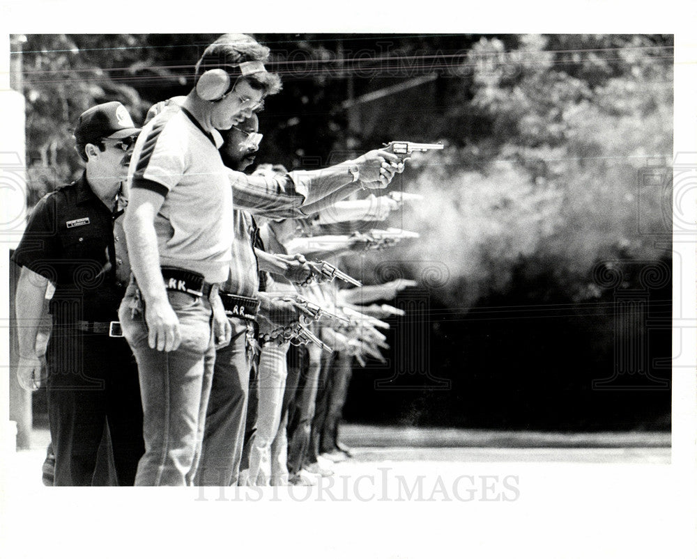 1985 Press Photo Police target shooting  Ed Panackia - Historic Images