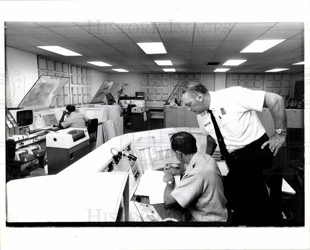Press Photo Police radio communications - Historic Images