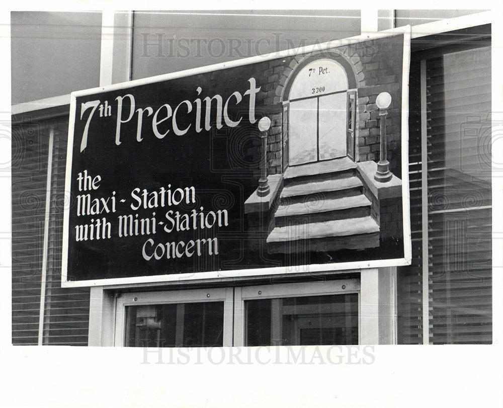 1975 Press Photo Police Precinct Signage - Historic Images